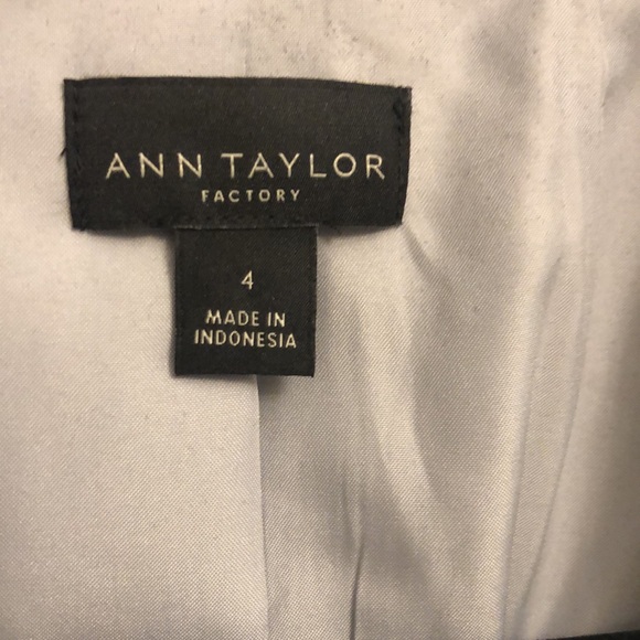Ann Taylor Blue Seersucker 2 Button Blazer - Picture 2 of 6